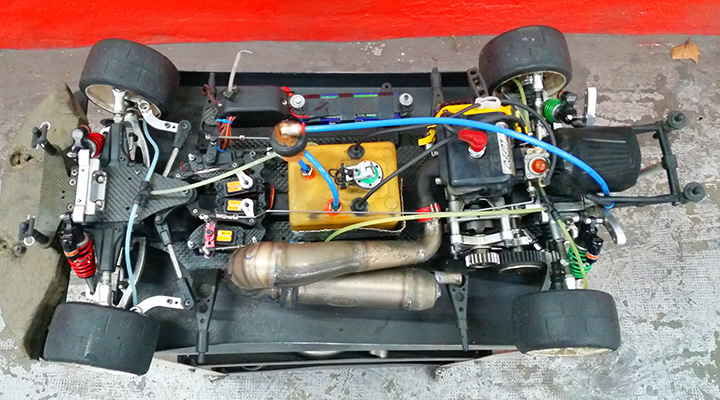 Modificación del escape en titanio para un coche RC (radiocontrol)